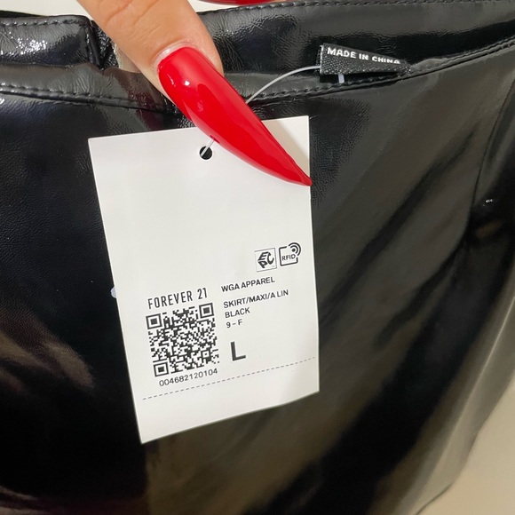 NWT Forever 21 Faux Black Patent Leather Miniskirt - Picture 7 of 7